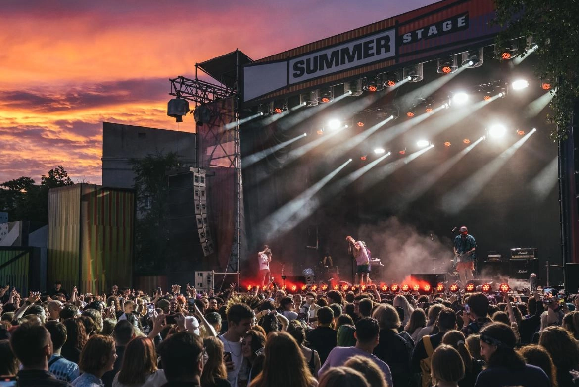 Summer stage. Summer Stage Москва. Летний музыкальный фестиваль. Концерт на улице. Фестиваль Нашествие.