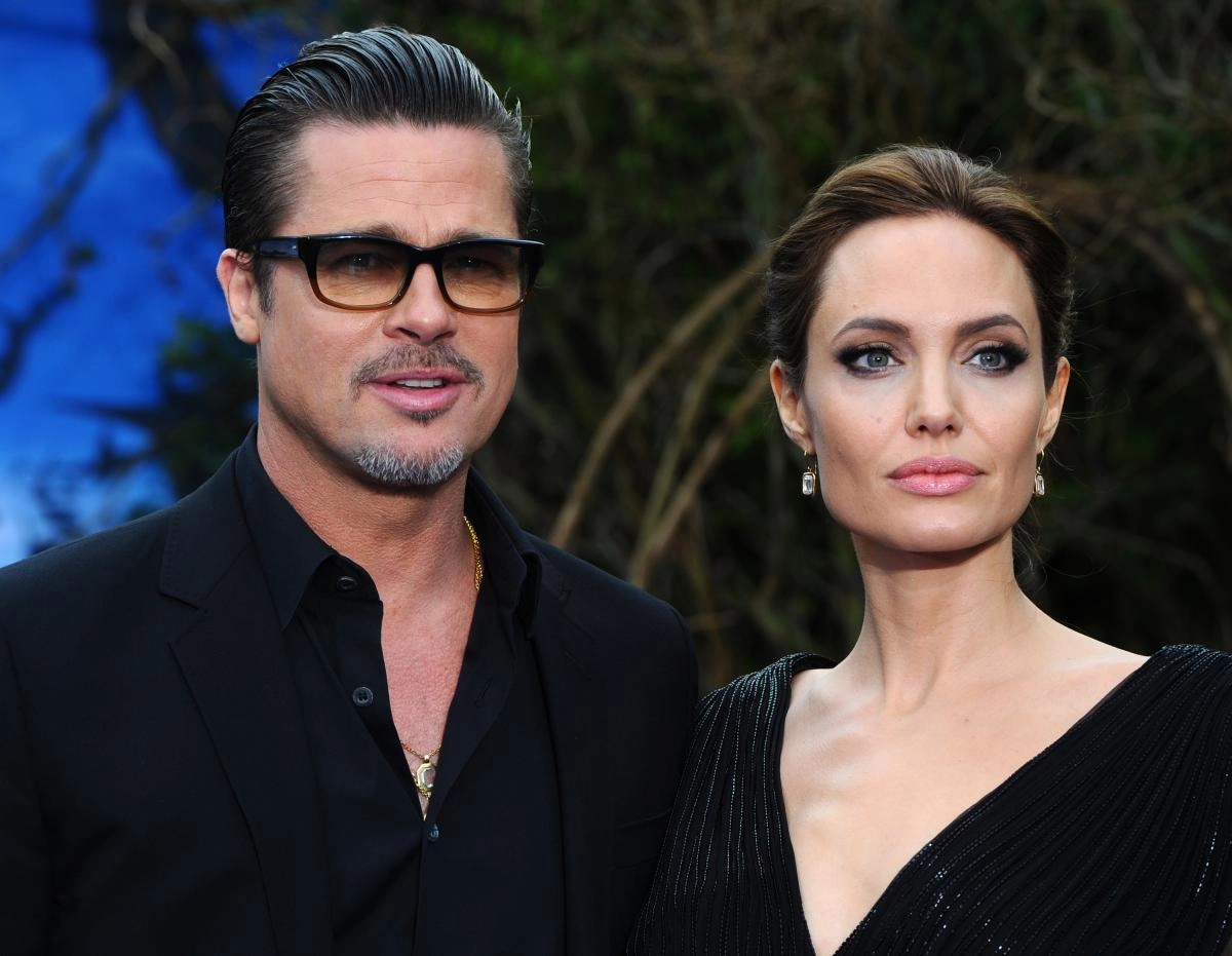 Бывший телохранитель Джоли и Питта развенчивает обвинения актрисы в ее громком разводе 