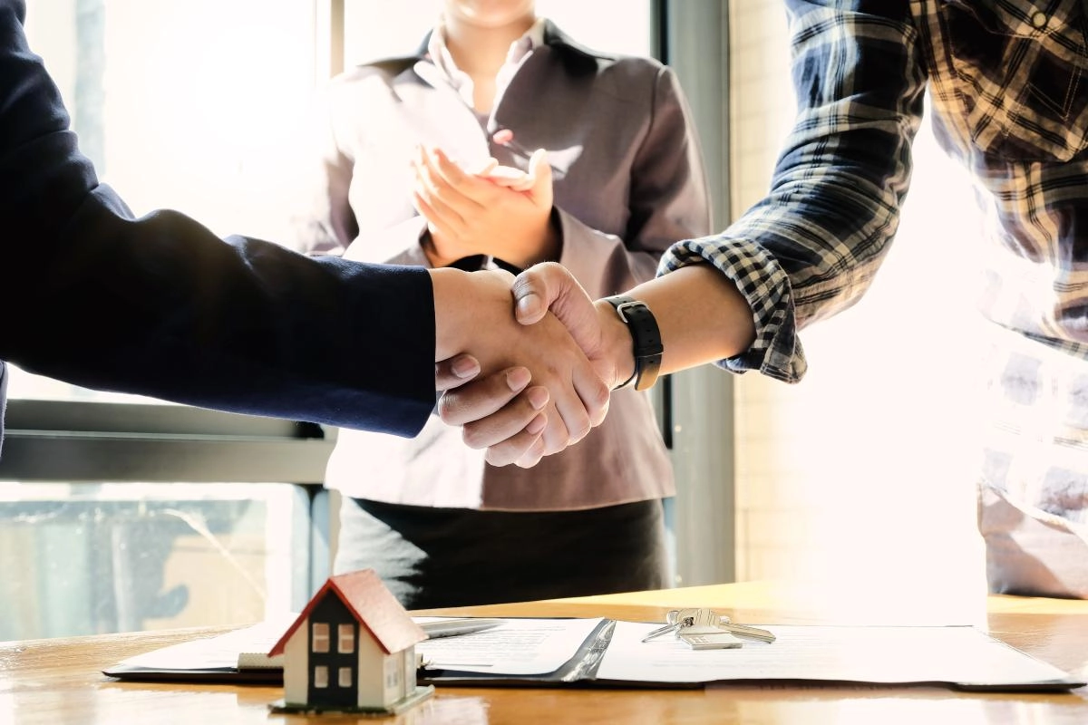 Осторожность в сделках с недвижимостью по доверенности: советы и предостережения