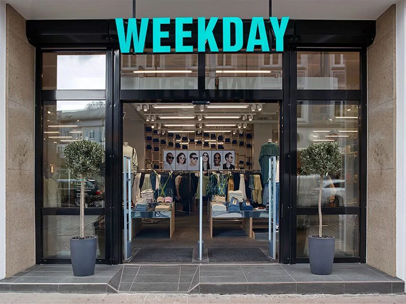 Weekday одежда. Weekday магазин. Weekday логотип. Weekday Авиапарк.