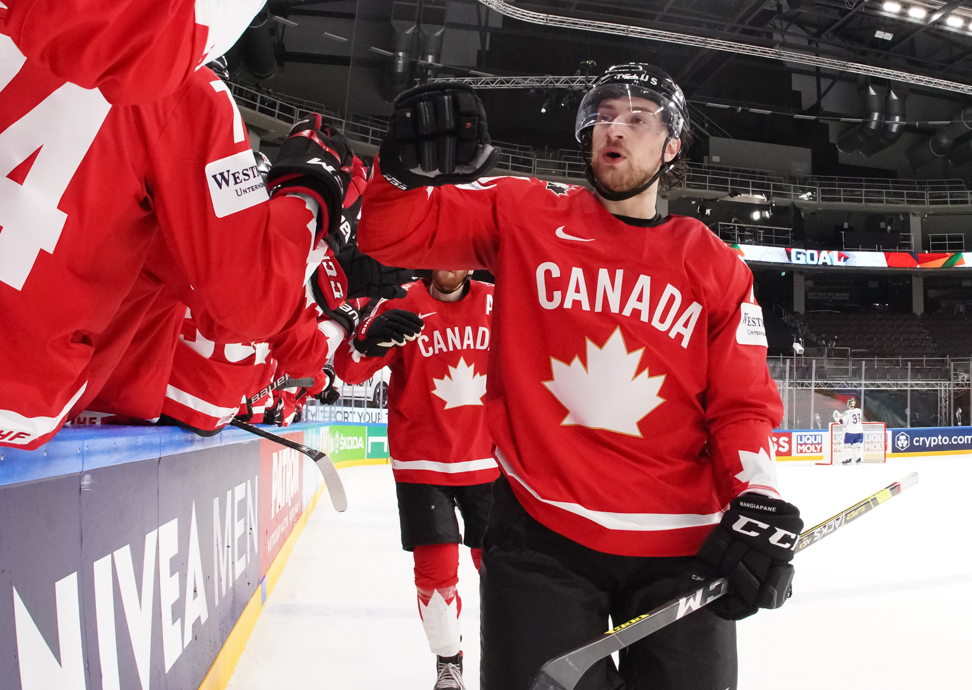 На сколько побед больше одержала сборная канады. Эндрю манджипани. Хоккей сборная Канады. Хоккеисты сборной Канады. Хоккейная сборная Канады 2015.